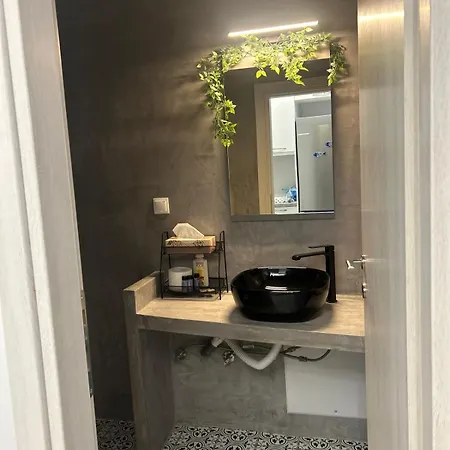 Elia Apartman *